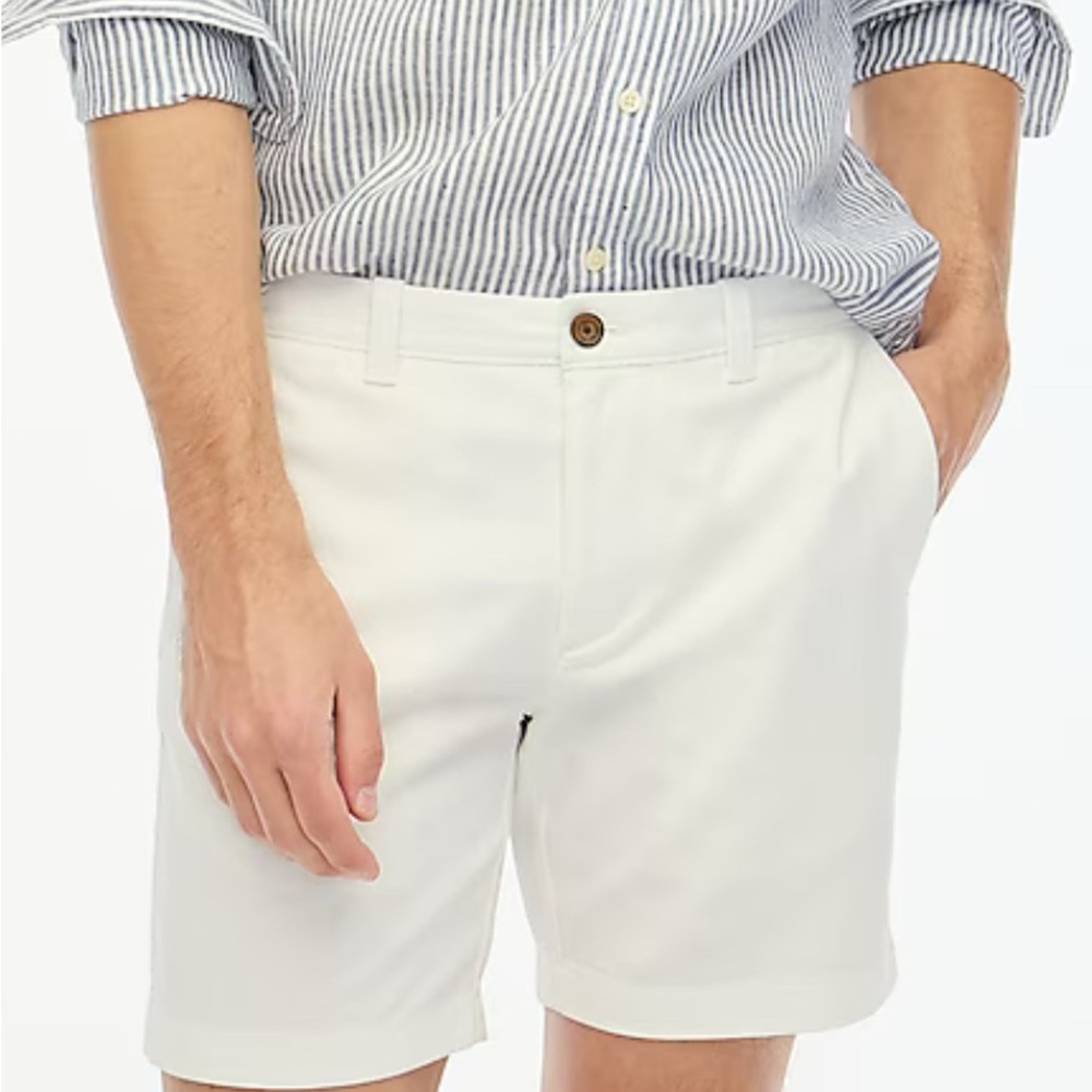 Free Planet Men's White Flat Front Shorts (size 30)